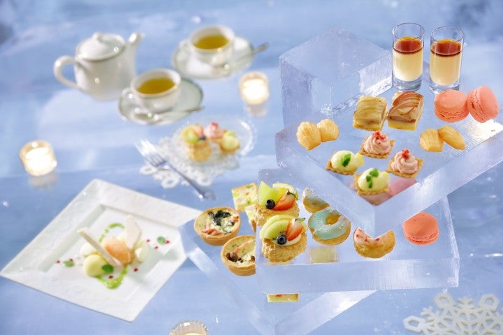 氷の器が幻想的！冬の北海道で楽しむ「氷のティーパーティー」