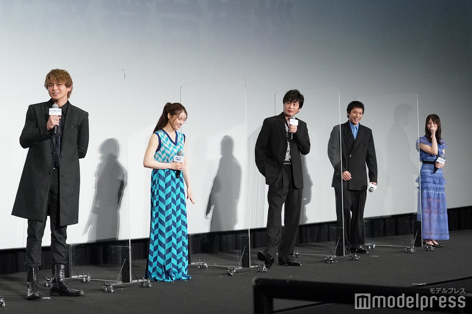 （左から）飯塚健監督、眞栄田郷敦、土屋太鳳、田中圭、山田裕貴、小坂菜緒 （C）モデルプレス