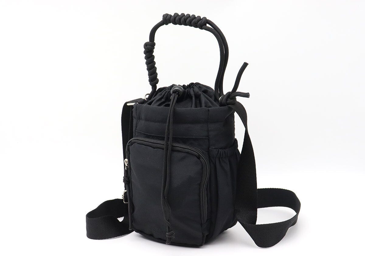 BRILMYの黒いショルダーバッグの全体デザイン