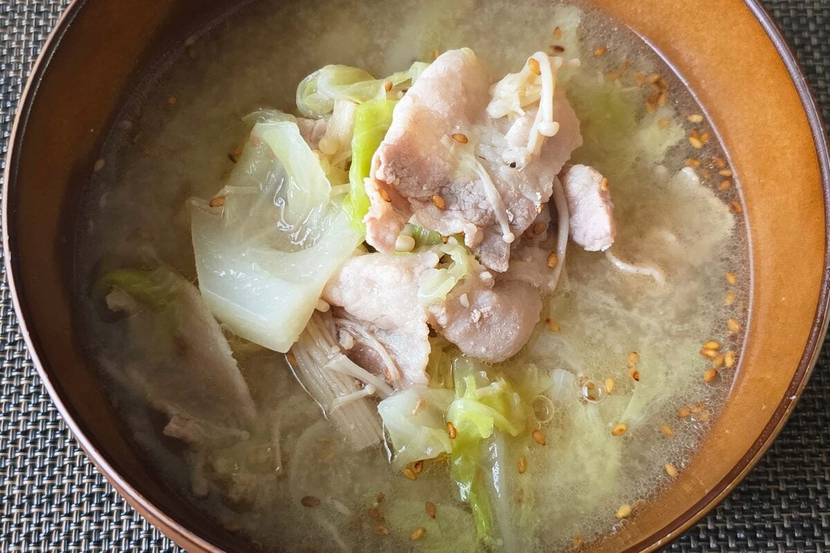 キャベツと豚バラの旨味スープ