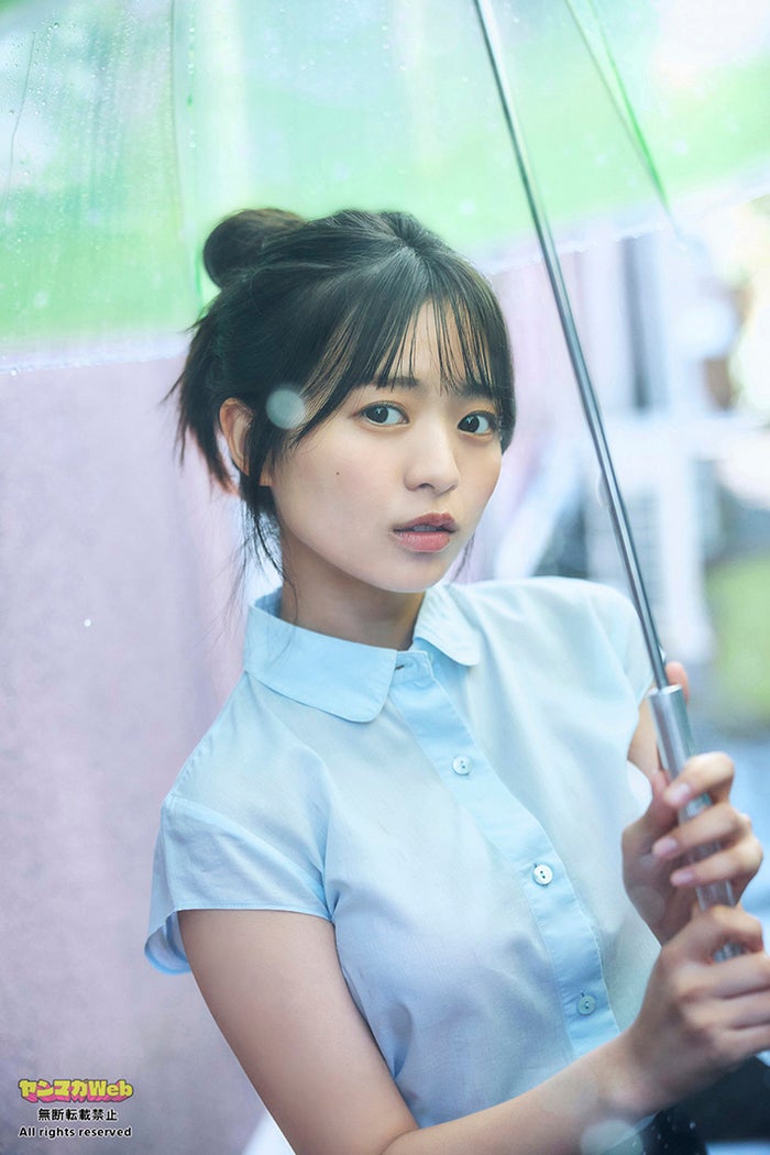 「ミスマガジン2023」加藤綾乃、ほっそり二の腕際立つ初夏の装い