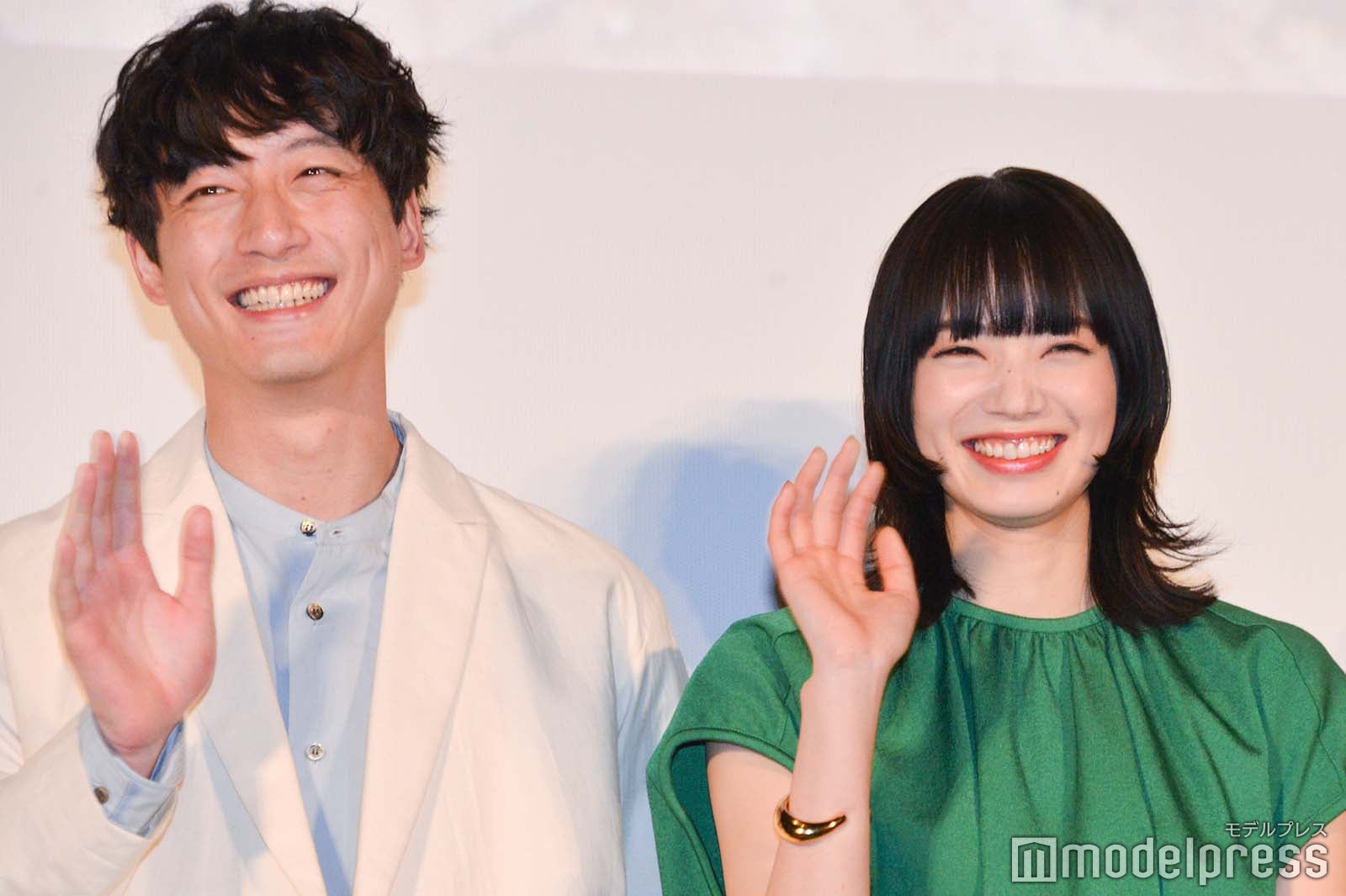 坂口健太郎、小松菜奈 （C）モデルプレス