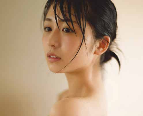 欅坂46長濱ねる、バスタオル1枚“湯上がりツヤ肌”がセクシー<1st写真集「ここから」先行カット>