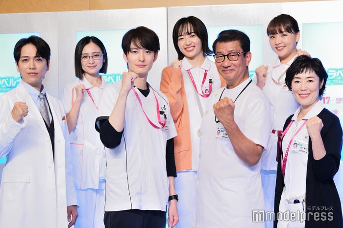 (後列左から)安達祐実、森田望智、野呂佳代(前列左から)山崎育三郎、岡田将生、中井貴一、寺島しのぶ(C)モデルプレス