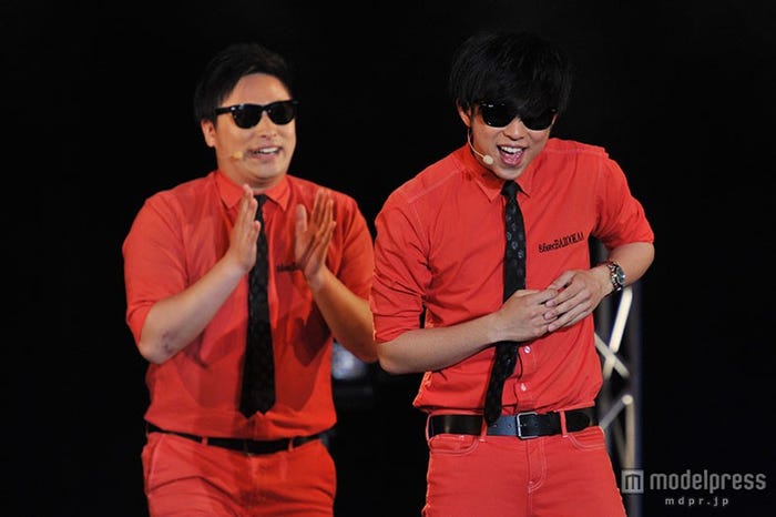 8.6秒バズーカー(左から)はまやねん、田中シングル