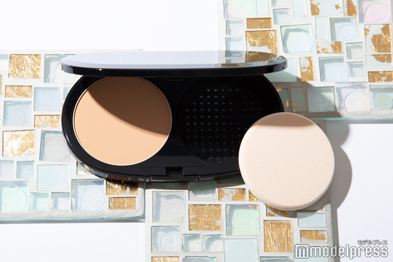 メイク動画で話題となった「シルクウェットパウダー」（C）モデルプレス