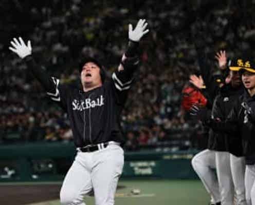 ソフトバンク・山川が2試合連発 バックスクリーン左へ同点ソロ
