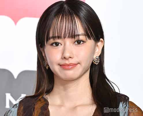 山本舞香、ミニ丈×透けレースで抜群スタイル披露「普段と雰囲気違う」「さすがの美脚」