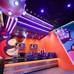 スナック・スタンド『イーブル・イーツ』店舗内/画像提供:ユニバーサル・スタジオ・ジャパン