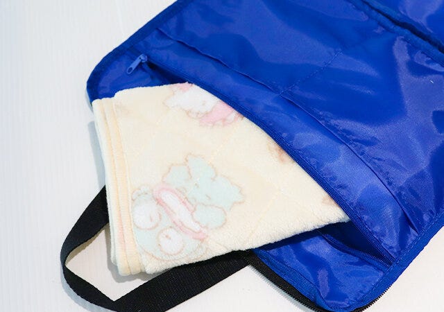 ＧＬＯＷ1月号の付録のファスナー付きポケット