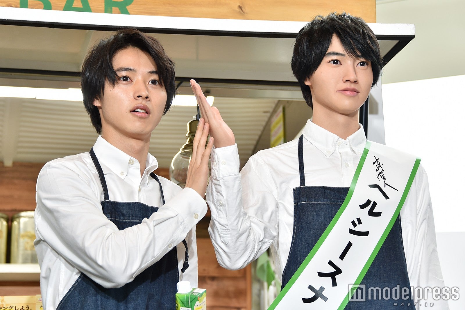 そっくり？多忙な山崎賢人の“助っ人”現る