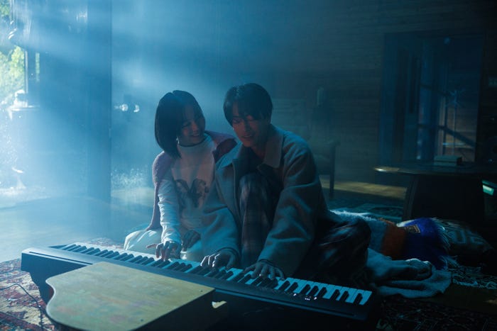 「グラスハート」宮崎優、佐藤健(C)Netflix