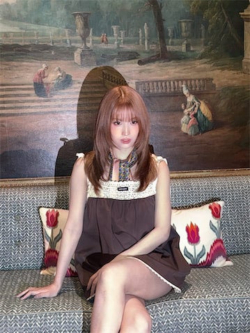 TWICE モモ、美脚スラリのミニ丈ワンピ姿に絶賛の声「可愛すぎだし綺麗すぎ」