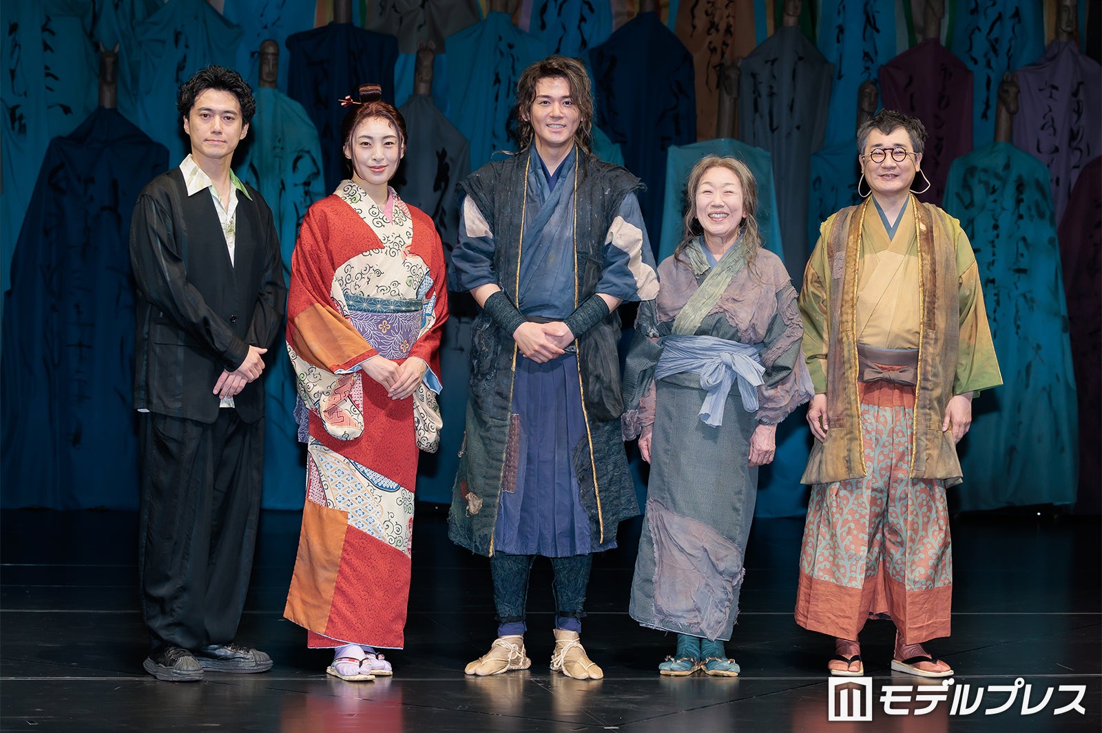藤田俊太郎氏、音月桂、小瀧望、梅沢昌代、安井順平（C）モデルプレス
