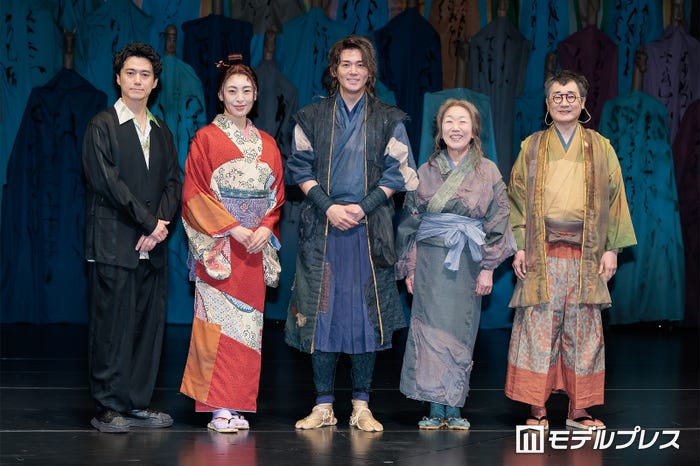 藤田俊太郎氏、音月桂、小瀧望、梅沢昌代、安井順平(C)モデルプレス
