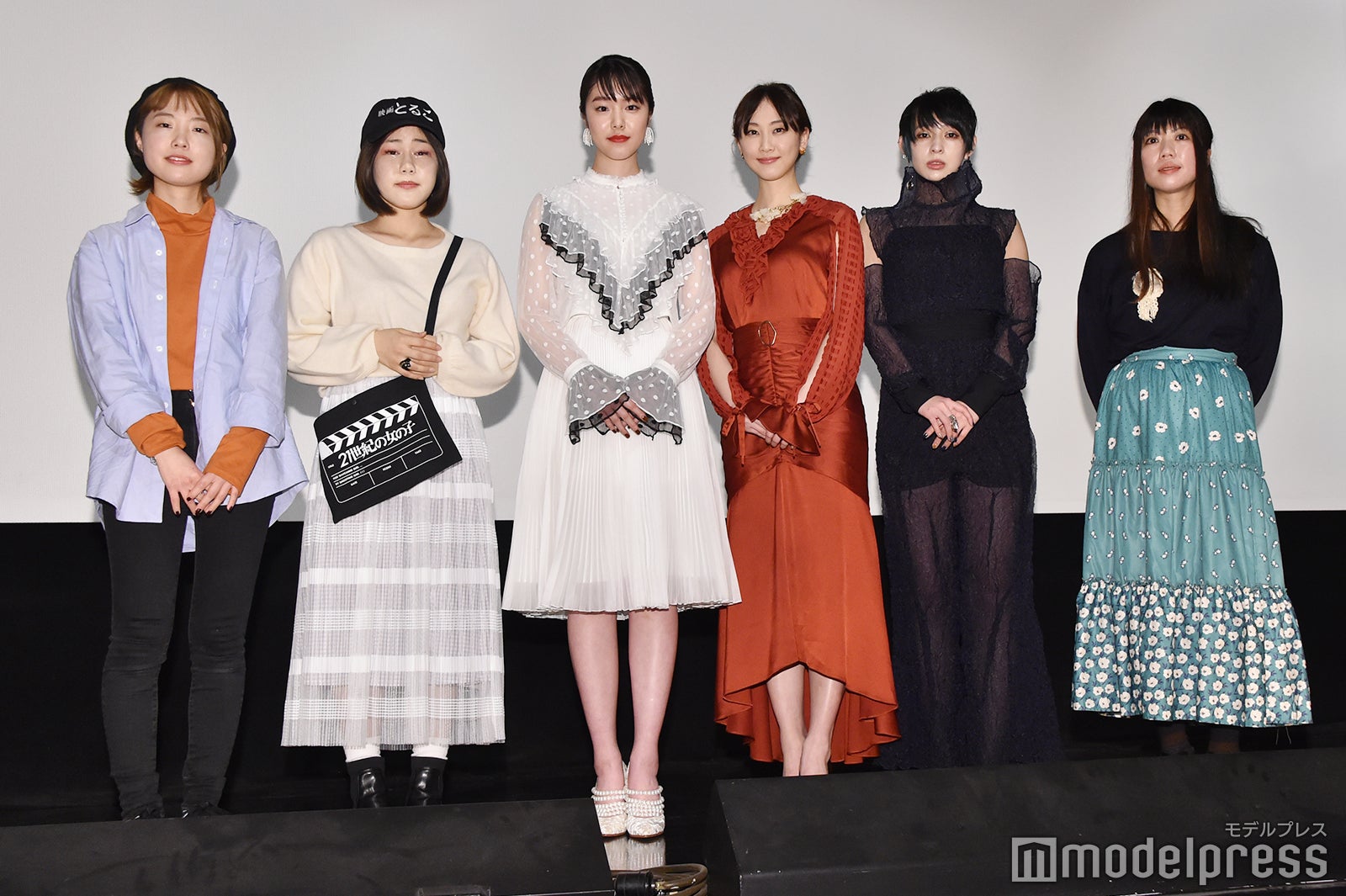左より：坂本ユカリ監督、山戸結希監督、唐田えりか、松井玲奈、日南響子、加藤綾佳監督 （C）モデルプレス
