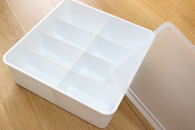 ダイソー 下着収納ケース ダイソーの下着収納ケースはフタ付きで中身を目隠しできる