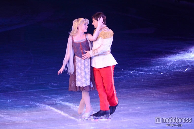 「ディズニー・オン・アイス」シンデレラと王子