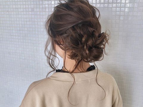 結婚式の髪型におすすめの くるりんぱ 自分でできるお呼ばれ簡単ヘアアレンジ モデルプレス