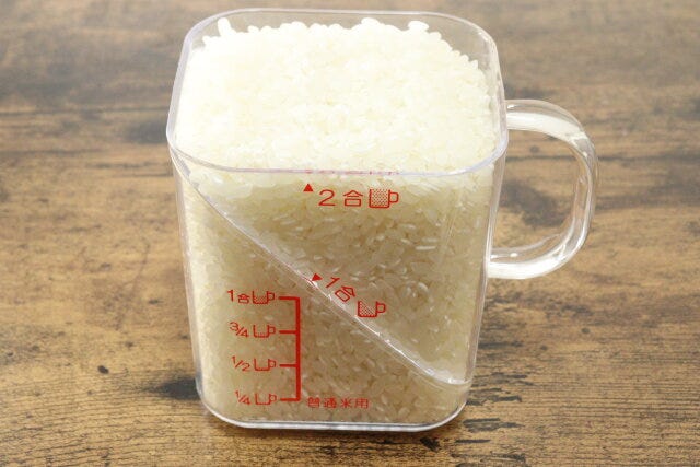 ダイソーのライスカップ2合はすり切りで2合を量れる