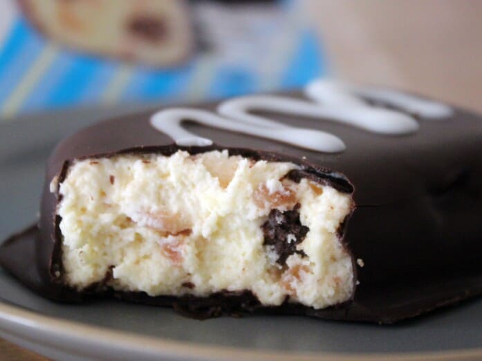 チョコレートのビターな味わいと、バニラケーキの甘さのバランスがちょうどいい