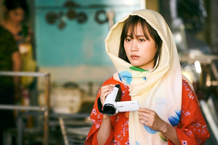 前田敦子(C)2019「旅のおわり世界のはじまり」製作委員会/UZBEKKINO