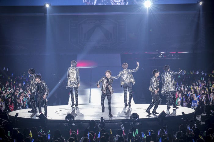 超特急/12月27日の横浜アリーナ公演(撮影:米山三郎・深野輝美・富田望・西村廣起)