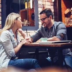 平日の夜こそ狙い目 出会いの少ない社会人にオススメ 仕事帰りにできる恋活3選 モデルプレス