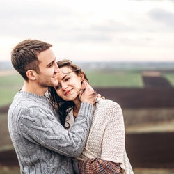 もうちょっとこのままがイイ。女性がとろんとする「抱きしめ方」