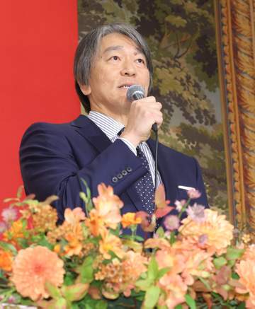 巨人・松井秀喜新監督 会見着用スーツは長嶋さんとお揃いのもの 13年国民栄誉賞受賞式で着用「入ってよかったなと。現役の方だったから入らなかったらどうしようと」