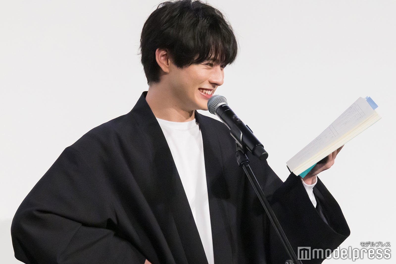 アフレコを披露する前田拳太郎（C）モデルプレス