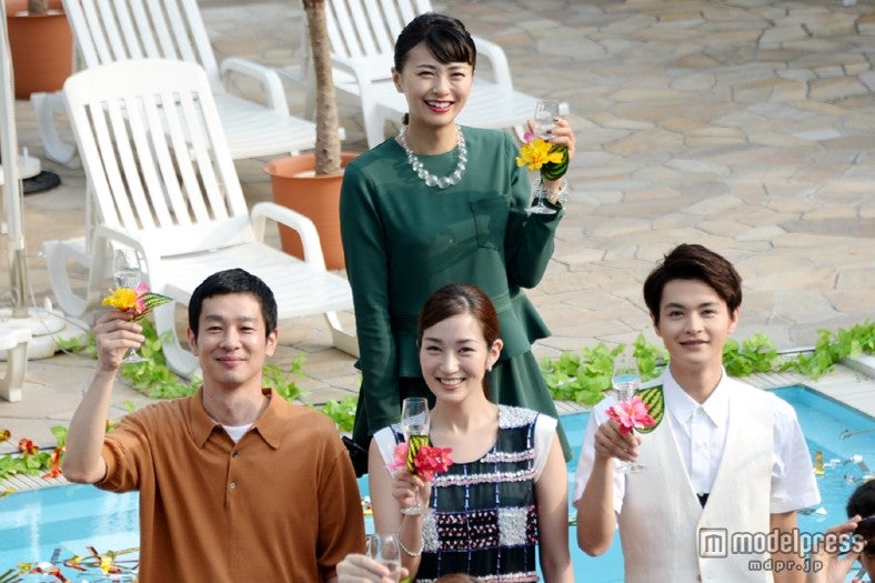 （中央上）榮倉奈々（左から）加瀬亮、高梨臨、瀬戸康史