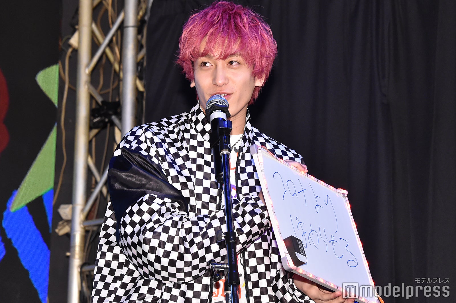 まさかのコロナとかけた回答／兼近大樹 （C）モデルプレス