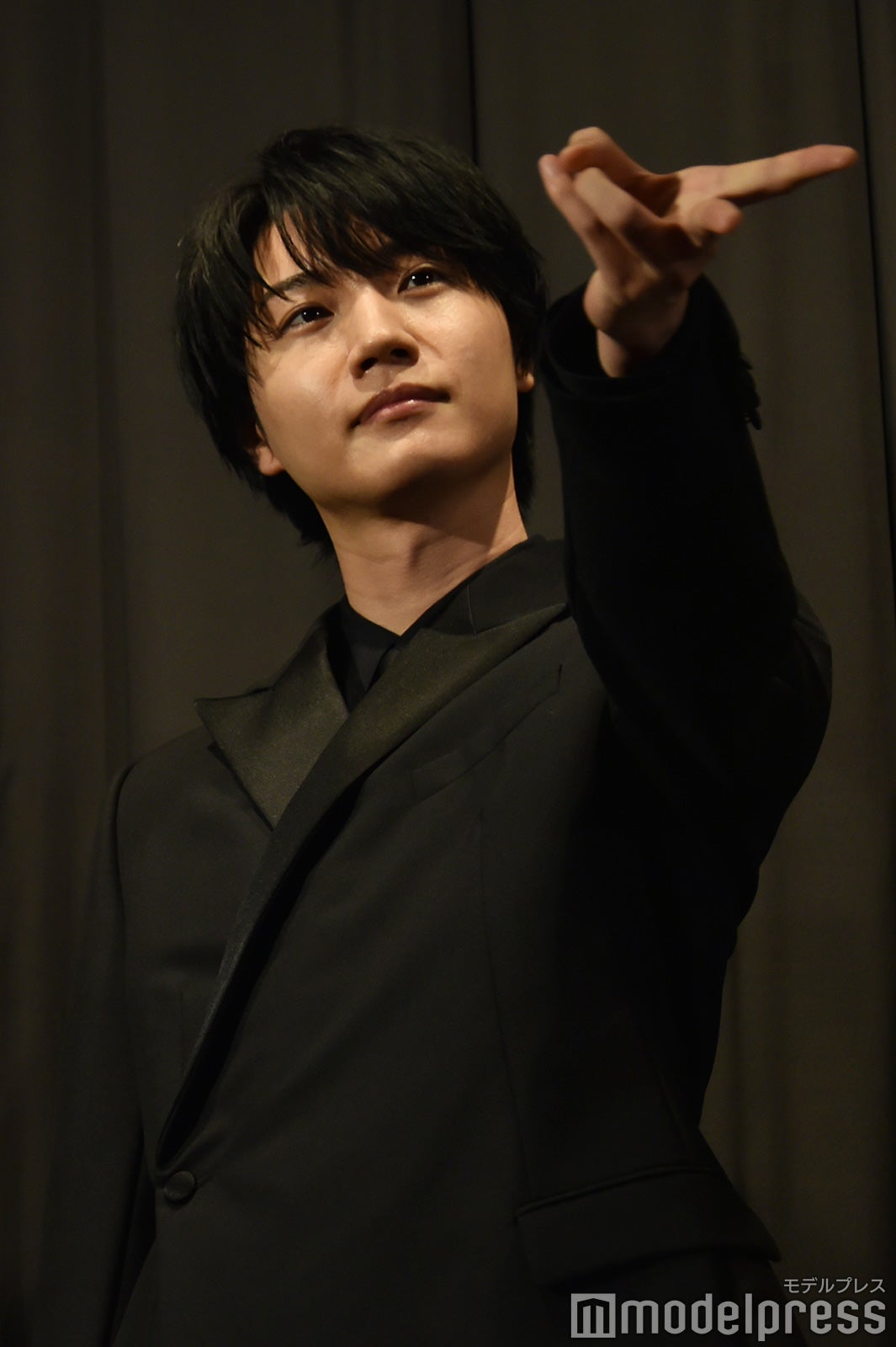 ギャルピースのシャッターチャンスをくれる桜田通（C）モデルプレス