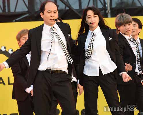 吉本坂46、雨の中新曲を初披露 話題の男前ユニット“CC5”もお披露目<第11回沖縄国際映画祭/セットリスト>