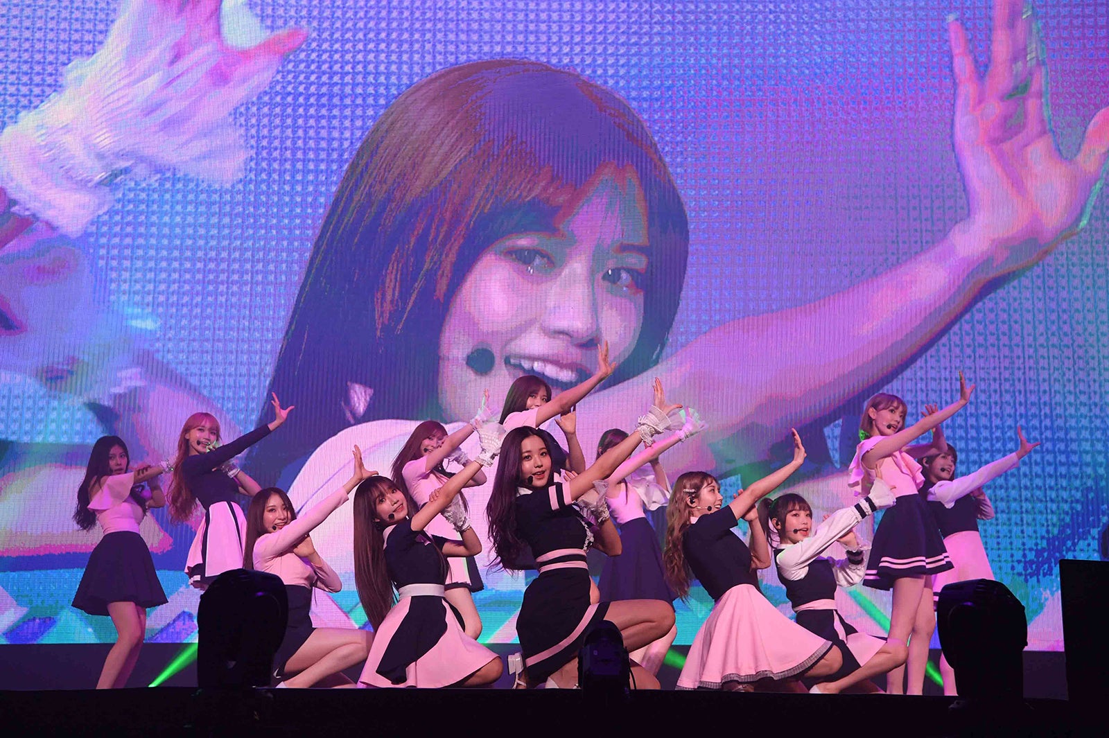 IZ*ONE （C）OFF THE RECORD