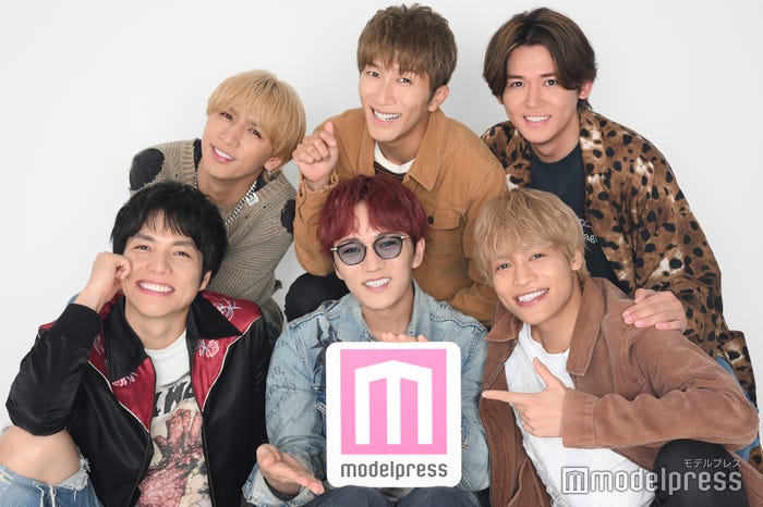 WEST.(後列左から)藤井流星、濱田崇裕、小瀧望(前列左から)重岡大毅、神山智洋、中間淳太※桐山照史は欠席(C)モデルプレス