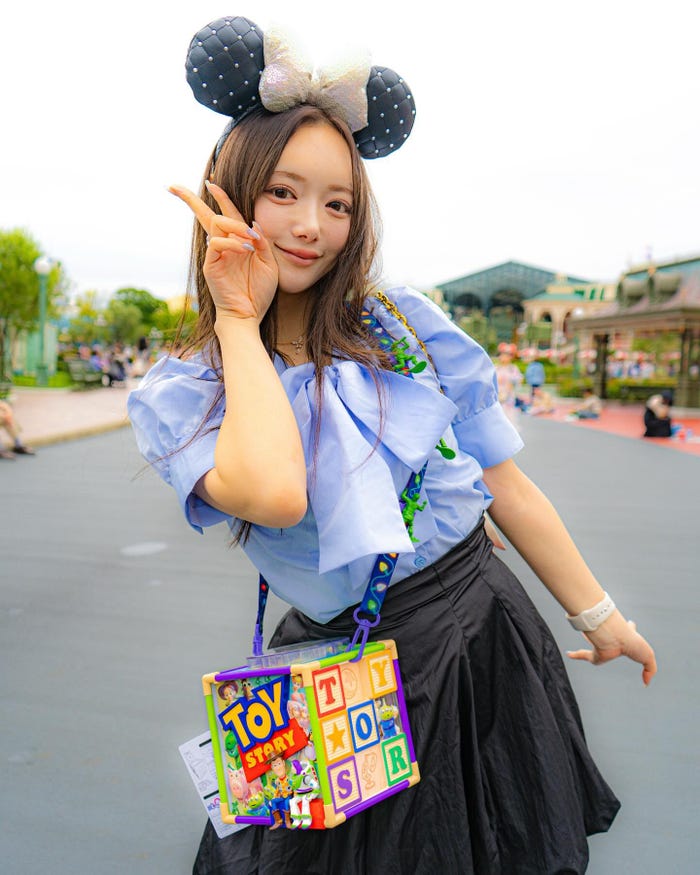 百瀬椎奈「BARCELONA 桃李」Instagramより