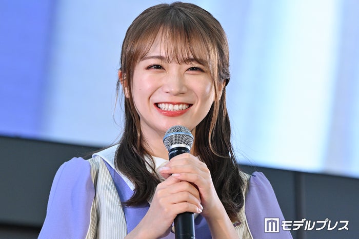 秋元真夏、ユニフォーム姿でスラリ美脚披露「スタイル良すぎ」「可愛い」と反響