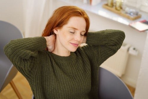 肩こりが解消された女性