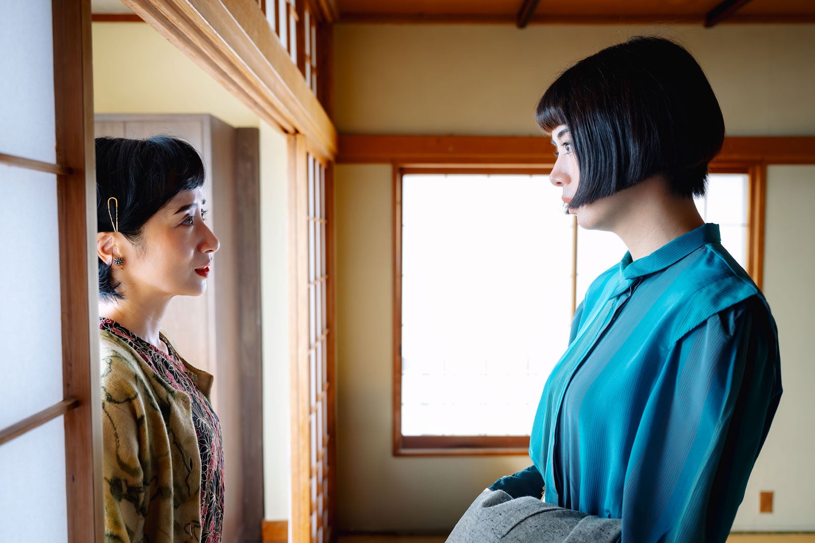 映美くらら、池田エライザ「海に眠るダイヤモンド」第1話（C）TBSスパークル／TBS