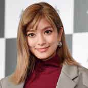 ローラ トレーニングウェア姿のクールなオフショットを披露 脚なが い 可愛い モデルプレス ローラ トレーニングウェア姿のクールなオフショットを披露 脚なが い 可愛い モデルプレス