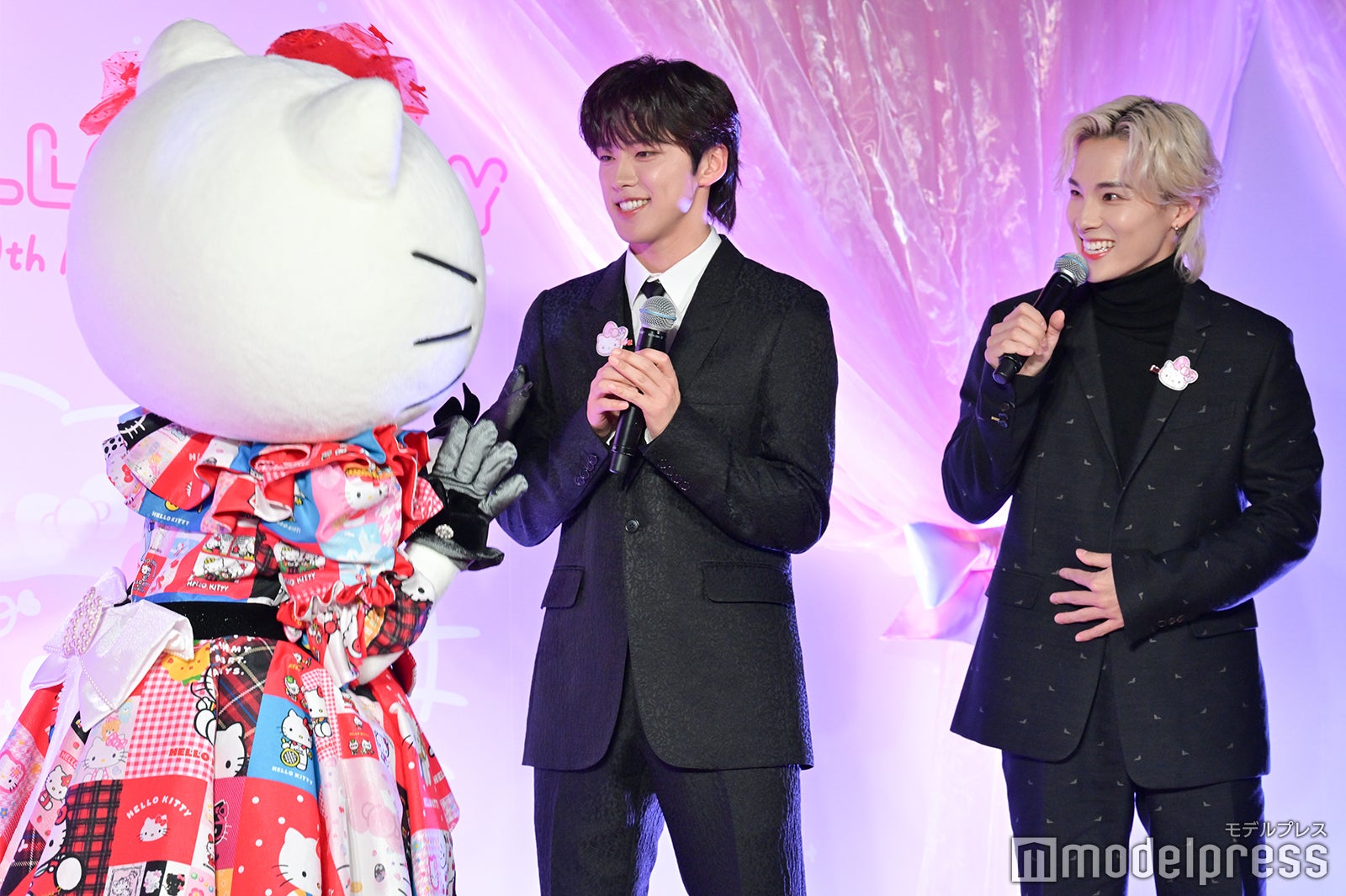 ハローキティ、河野純喜、川西拓実（C）モデルプレス