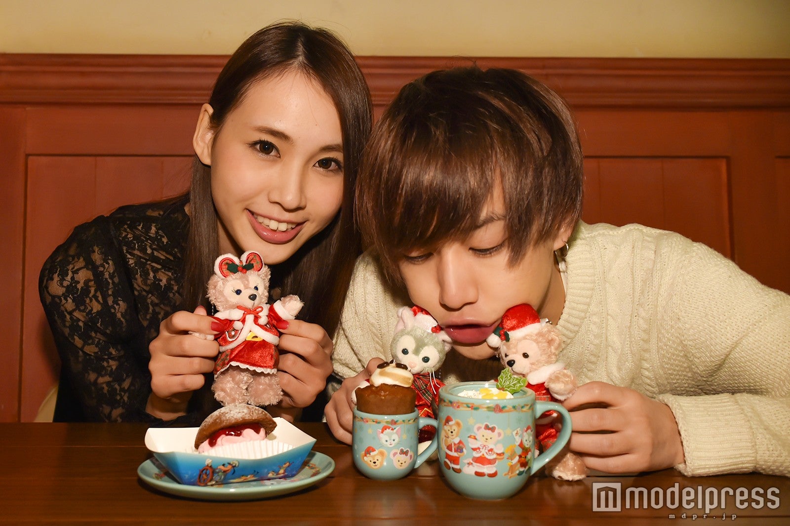 スペシャルグッズ＆メニュー登場／モデル：ゆーちゃそ王子、李璃（C）モデルプレス