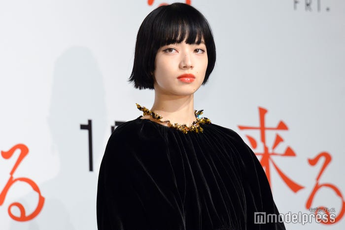 小松菜奈 全身タトゥーで 人生初 ピンク髪ショートに 来る モデルプレス 小松菜奈 全身タトゥーで 人生初 ピンク髪ショートに 来る モデルプレス