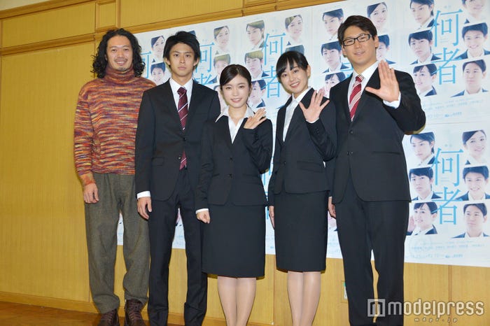 (左から)丸尾丸一郎、鈴木勝大、美山加恋、宮崎香蓮、小野田龍之介(C)モデルプレス