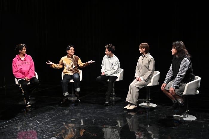 志尊淳、ノブ、佐藤健、本田翼、中岡創一 (C)TBS