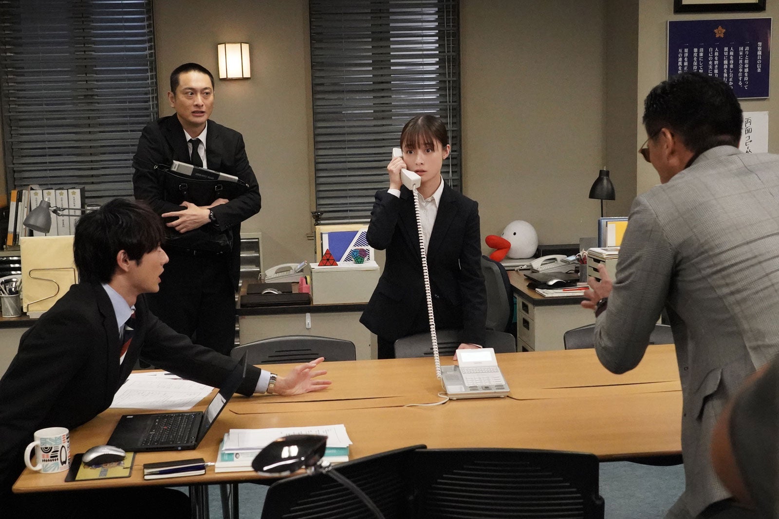 前田拳太郎、JP、橋本環奈、徳重聡「トクメイ！警視庁特別会計係」第4話（C）カンテレ