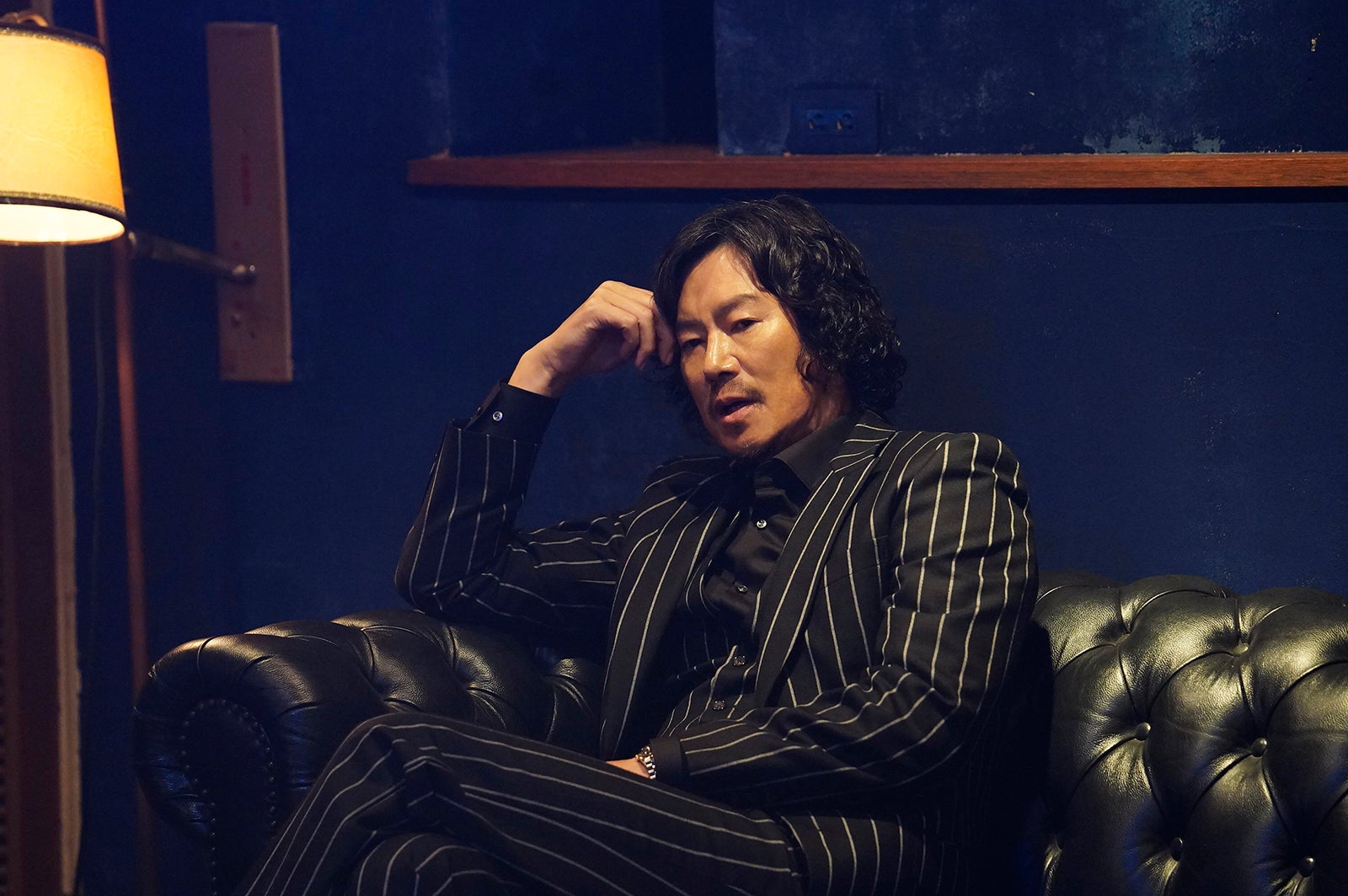 豊川悦司 （C）2021「鳩の撃退法」製作委員会 （C）佐藤正午／小学館