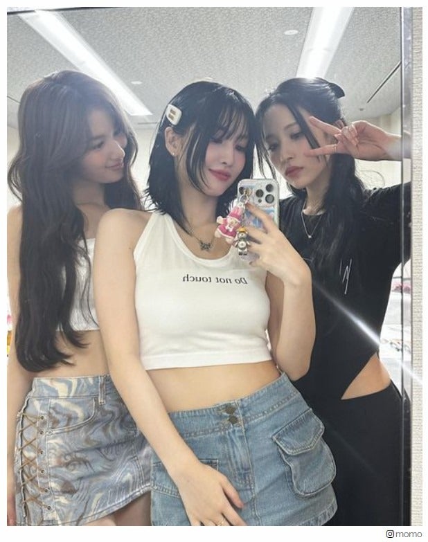 TWICEミナ・サナ・モモ、美ウエスト披露で密着「ミサモしか勝たん」「美しすぎ」と反響